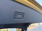 電動テールゲートで荷物の積み込みも便利になります。