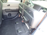◆チップアップ&ダイブダウン機構付【ULTR SEAT】は後席座面を左右分割で跳ね上げることができます。トランクで積載できない背の高い荷物をラクラク収納できます。ホンダ車ならではの人気装備です。