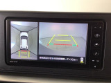 【パノラマモニター】車両周囲を上から見下ろしたような映像を表示。正確なモニタリングが可能になり、駐車時・幅寄せをアシストします!