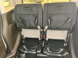リアシート座面を持ち上げると、背の高い荷物を積むのに便利なトールモードに変身します!多彩なシートアレンジで使い勝手良好!