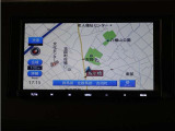 バックカメラ搭載です!車庫入れが苦手な人はもちろん、車両感覚に自信がある人にもお勧めです!見えない箇所が見えるようになるので、低い障害物や隠れてしまっている子供の存在等にも気付く事が出来ます。