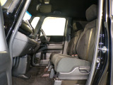 運転席と助手席がつながった構造なので、狭い駐車場でも助手席側からスムーズに降りれます♪