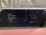車線逸脱警報システムは、走行中にカメラで車線を検知して、自車が車線から逸脱する可能性があると判断した場合に、警報によりドライバーに通知します。