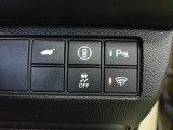 パーキングセンサーや横滑りを防ぐVSA等のスイッチ類は運転席の右側、手の届きやすい位置にあります。