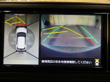 パノラミックビューモニター付きです。車両を上から見たような映像をディスプレイオーディオ画面に表示。運転席からの目視だけでは見にくい、車両周辺の状況をリアルタイムでしっかり確認できます。
