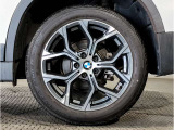 BMW純正アルミホイールです。納車時にはアルミホイールコーティングも承っております!是非ご検討下さいませ。