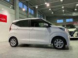 日産ディーラーならではの経験豊富な整備士が、お渡し前にきっちりと車検整備をさせていただいております。またお渡し後1ヶ月もしくは1000kmで、無料の点検整備を実施させていただきます。