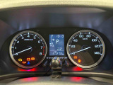 見やすい自発光式2眼メーター&センターに多彩な車両情報を表示するマルチインフォメーションディスプレイ