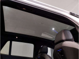 ★サンルーフ★解放感溢れる仕様です★チルドアップや全開にも出来、車内を明るくしてくれます★