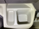 ドリンクホルダーになります。ちょっとした小物を入れるのにも便利です。
