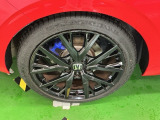 純正アルミホイールです。足元が引き立つので、車全体のイメージがアップしますよ!