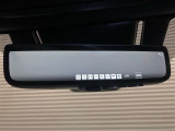 【デジタルインナーミラー(前後方録画機能付)】車両後方カメラの映像をインナーミラー内のディスプレイに表示。切り替えレバーを操作し、鏡面ミラーへ切り替えも可能です。走行中のドラレコ機能も付いています!