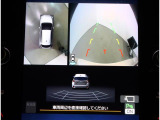 車両の前後左右に搭載されたカメラの映像を合成し、車を上から見下ろしているような映像をミニターに映し出すシステムのデジタルマルチビューモニター搭載!