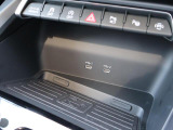 Audi正規ディーラーが高品質をお約束。高度な訓練・教育を受けたAudi専任メカニックが、100項目にもおよぶ精密な点検を実施いたします。すべてをクリアしたAudi車だけが、あなたのお手元に届けられるのです。