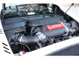 信頼性の高いToyota 2GR-FE 3.5L V6エンジンに、ハロップ製スーパーチャージャーを搭載。MAX350psの出力を誇ります。(カタログ値)