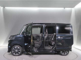 スライドなので、狭い駐車場でも乗り降りが楽です!