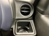 【運転席ドリンクホルダー】使いやすさに配慮したドリンクホルダー