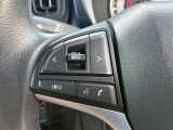 ステアリングオーディオスイッチが付いているため、運転中でもお手元でチャンネルやボリュームの操作をして頂けます。