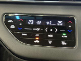 オートエアコンは左右席で独立温度コントロールが可能です。運転席はキンキンに冷やして助手席はマイルドにと言った設定が可能です☆暑さ寒さでケンカすることもなくなりますね♪