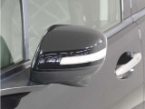 ◆ドアミラーウインカー◆ドアミラーにウインカーを装備しています。対向車に自身の進行方向を合図し安全に運転できます。