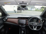 運転席からの視界が左右に広く隅々まではっきりと見渡せます。車の前端も把握しやすく安心して運転できます。