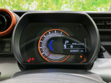 運転に必要な情報を分かりやすく表示。視認性の高いデザインで、安全運転をサポートします。