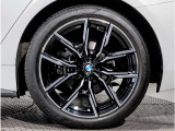 BMW純正アルミホイールです。納車時にはアルミホイールコーティングも承っております!是非ご検討下さいませ。
