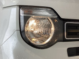 車の顔ともいえるヘッドライトは、丸目で愛嬌を感じさせるデザインです。
