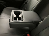 便利なカップホルダーを装備しています。缶ジュースを開けて運転していると振動で倒れないかヒヤヒヤ、意外と置き場に困るもの。 意外に重要な装備ですね。