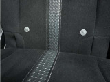 ◆ISOFIX◆シートベルトいらずでチャイルドシートと固定金具を連結するだけでガッチリ固定できます。