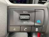 【プロパイロット】搭載。高速道路同一車線内走行時に、ステアリング、アクセル、ブレーキ操作をクルマがサポート。ドライバーの負担を軽減します。