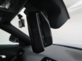 【ルームミラー一体型ETC】BMWといえばルームミラー一体型のETC。ドライバーから差し込めるかたちになっておりますので、差し忘れの際も慌てずにご利用いただけます。