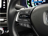 ハンドルにオーディオ操作用スイッチを備え、手を放さずに操作可能。安全性と利便性を両立しています。