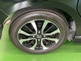 純正アルミホイールです。足元が引き立つので、車全体のイメージがアップしますよ!