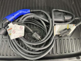 充電ケーブル付きです。