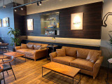 お買い物の途中にお気軽にご来店いただけると幸いです。サイフォンを使用して淹れたコーヒーもぜひご賞味くださいませ。