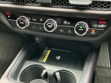 こちらの車両はスマートフォンの置くだけ充電にも対応してますよ(^^)/※置くだけ充電対応の機種に限ります。