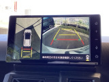マルチビューカメラが周囲をしっかり映してくれるから、駐車が苦手でも安心。見えにくい場所もひと目でわかり、落ち着いて操作できます。