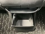 【インストセンターロアボックス】CDなどが収納できる格納式のボックス!