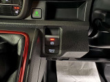 電子制御パーキングブレーキ装備のお車です。