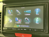 多彩なメディアに対応し、お好みの音楽やコンテンツを大画面で楽しめます。臨場感あふれるサウンドで、ドライブの時間を豊かに彩ります。