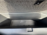 トランクボード下に収納スペースがあり、荷物の整理がしやすいです。