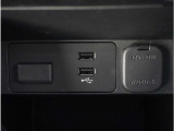 【USB接続】USB接続も可能です。スマートフォンと連動して音楽も再生可能です。
