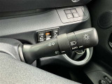 【オートライト】車外の明るさに応じて、自動的にライトの点灯・消灯をしてくれます。