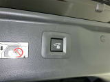 【パワーバックドア】ボタン一つでテールゲートが自動で開閉します。