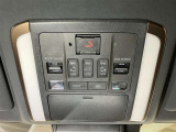 急な体調不良時も、ヘルプネットボタンを押すだけでヘルプネットセンターのオペレーターに繋がります。なお無償でのご利用期間は限定されています。サービスの詳細は販売店スタッフまでお尋ねください。