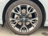 アウトバーンの走行を見据えたBMWの足回りは高い走行性能にこだわりが御座います。