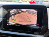 ガイドライン付きバックカメラで安全な駐車をサポート。