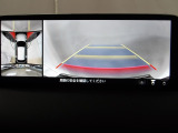 狭い場所での駐車やすれ違いなどでより的確な運転操作に役立つ360&deg;ビューモニターが装備されています。