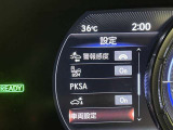 隣車線を走る車両をレーダーで検知し、ドアミラーでは確認しにくい後側方エリアに存在する車両に加え、急接近してくる車両も検知します。車両を検知するとドアミラーに搭載されたLEDインジケーターが点灯します。